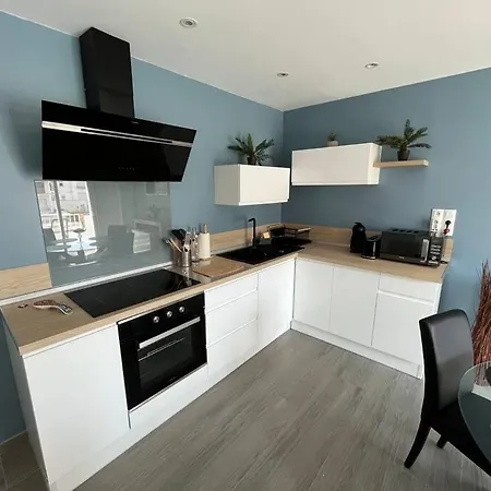 Appartement Le Canola Port - 45m2 - Vue Piscine - 500m- Parking Prive Gratuit