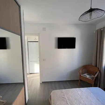 Le Canola Port - 45m2 - Vue Piscine - 500m- Parking Prive Gratuit Apartment *