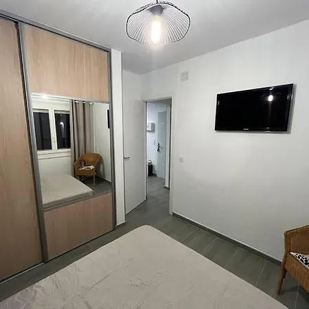 Apartment Le Canola Port - 45m2 - Vue Piscine - 500m- Parking Prive Gratuit *
